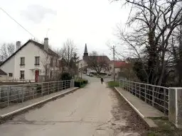 Bras de seine - Pont du bras en bas du village