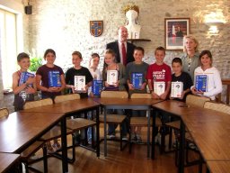 Remise des dictionnaires aux élèves de CM2