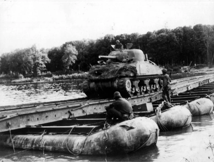 Pont des Améeicains entre Rosny surSEine et Guernes